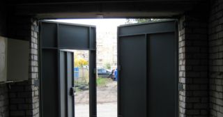 Купить гаражные ворота распашные Ялта, цена от 3939 руб.