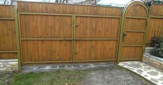 Купить распашные ворота деревянные Ялта, цена от 2784 руб.